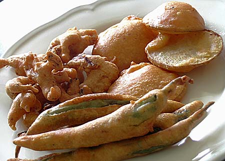 Bajji (Pakoras, Bhajjias) Platter - Potato, Green Chilli and Onion Bajjis