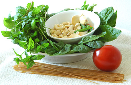 Basil, Spinach, Cashews, Green Chillies, Garlic, Tomato and Pasta