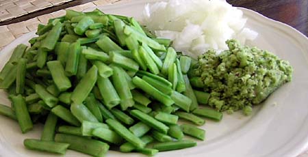 Blanched cluster beans, onion and green chilli-coconut paste